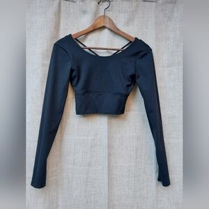 Cropped Black Long Sleeved Athletic Tee